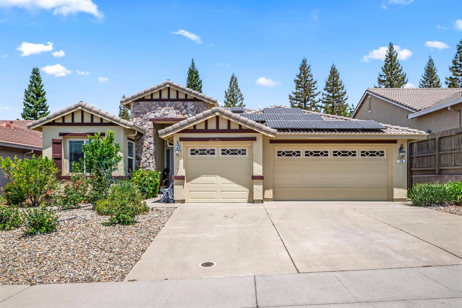 Roseville, CA 95661,316 Bosbury CT