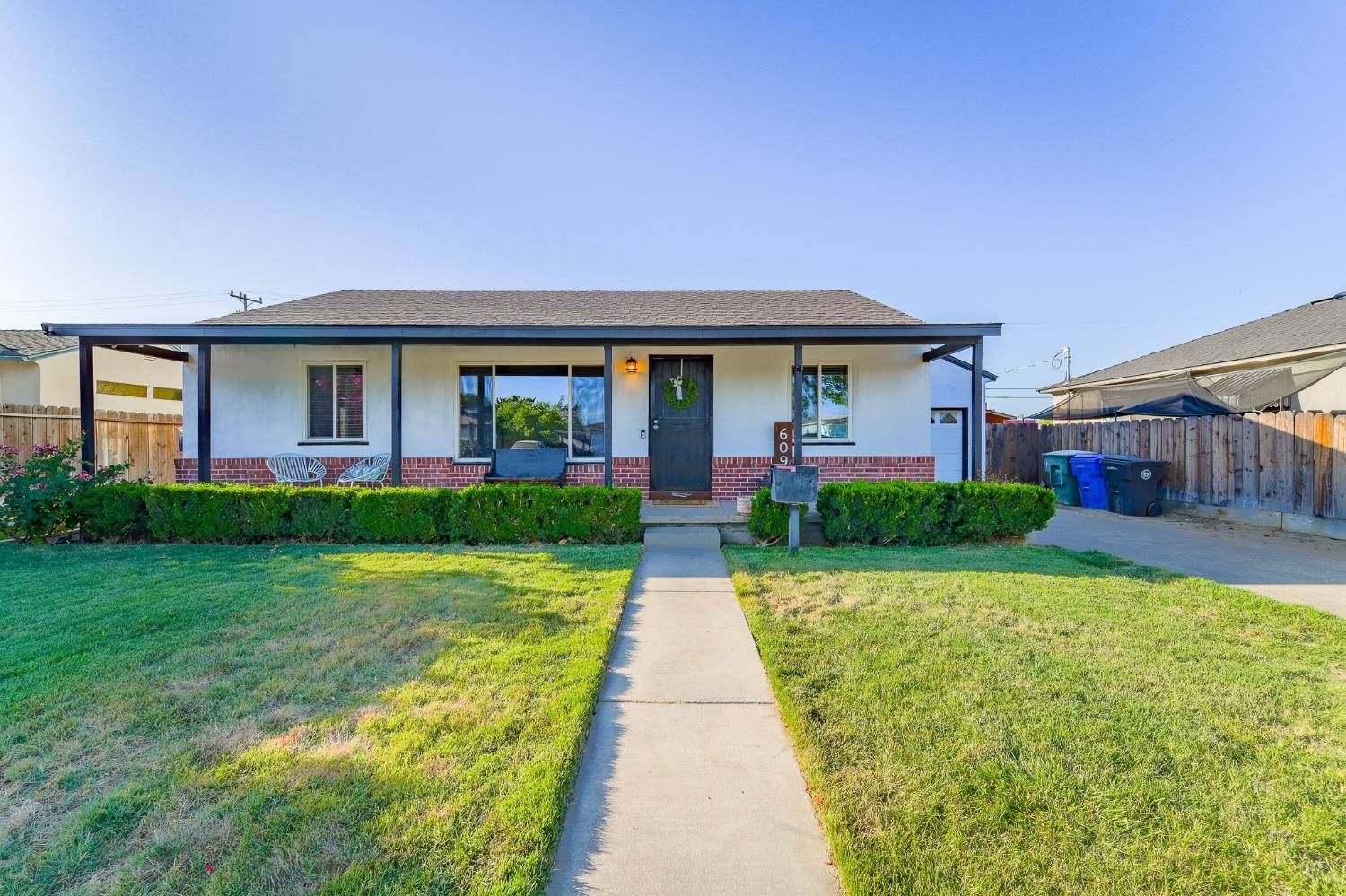 Manteca, CA 95336,609 Dot WAY