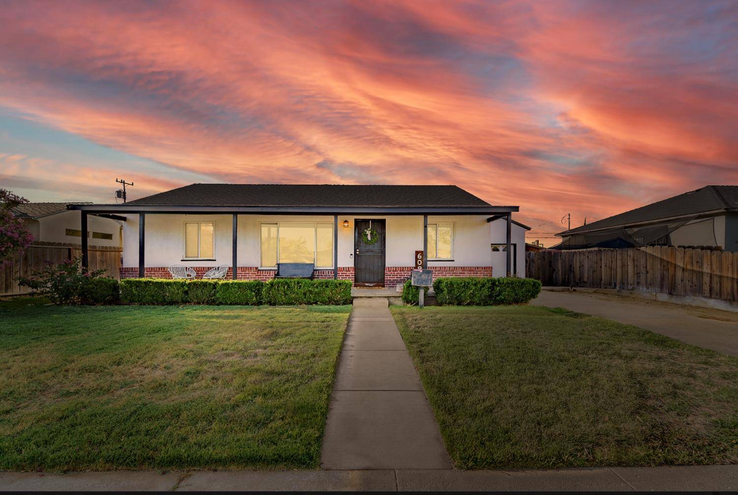 Manteca, CA 95336,609 Dot WAY