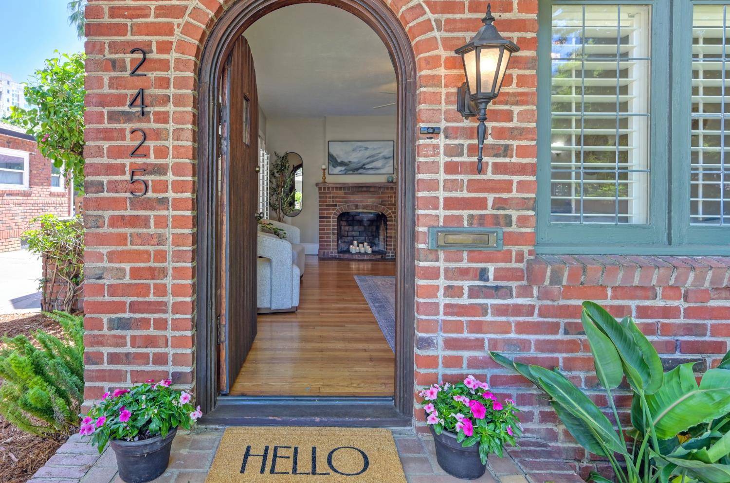 Sacramento, CA 95817,2425 42nd ST