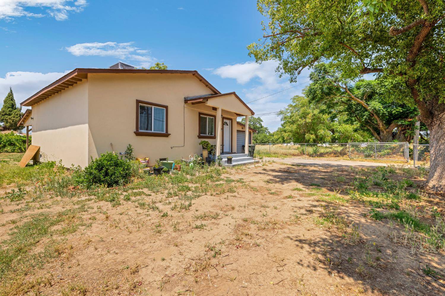 Olivehurst, CA 95961,885 Grand AVE