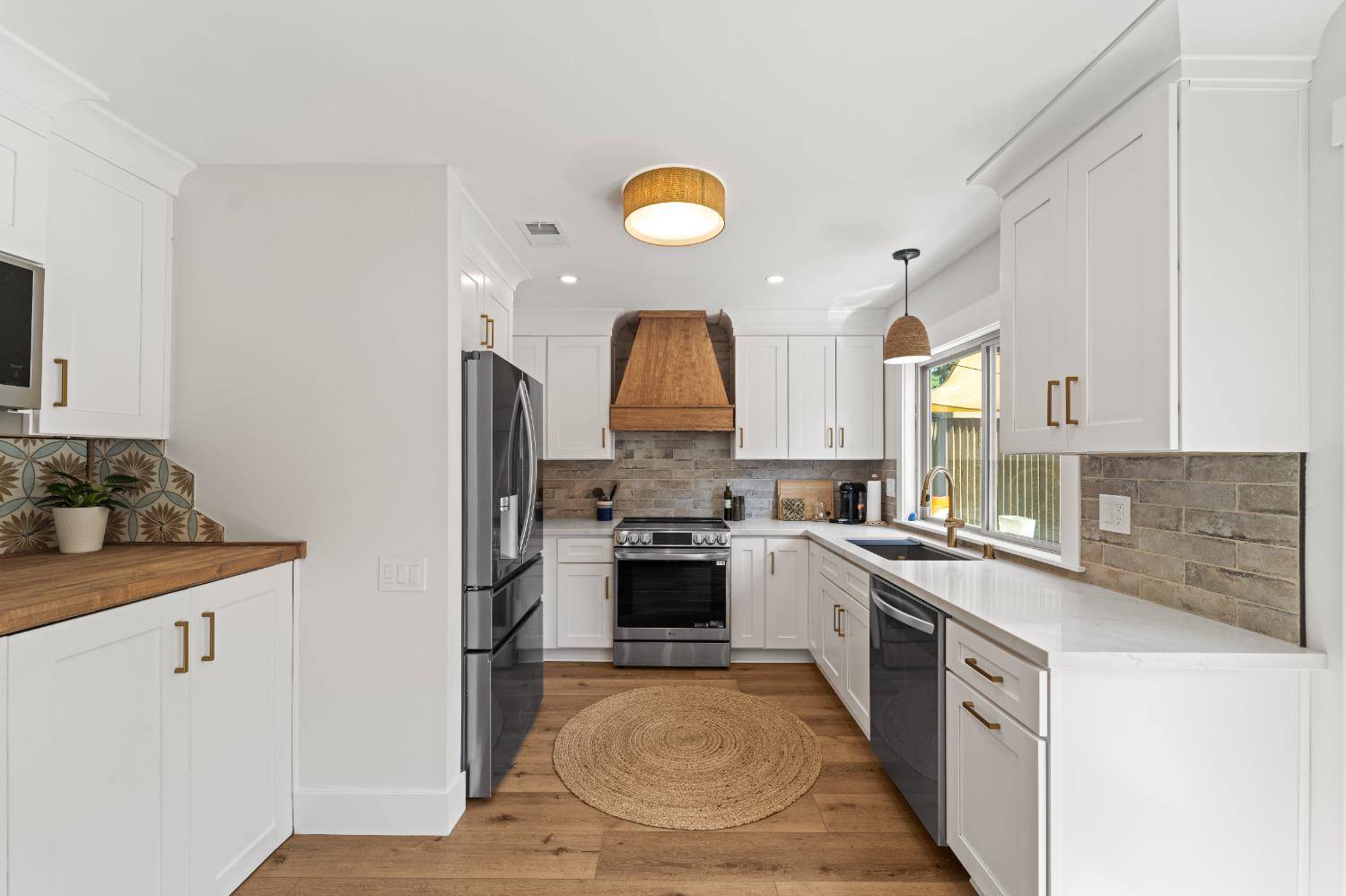 Sacramento, CA 95825,113 Hartnell PL