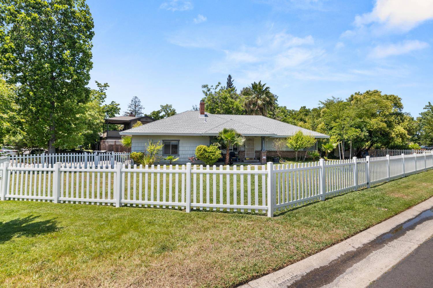 Sacramento, CA 95825,2307 Meadowbrook RD