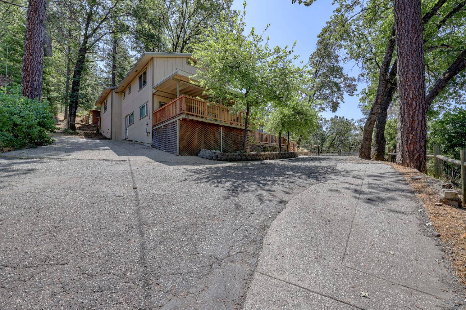 Colfax, CA 95713,895 Sunray LN