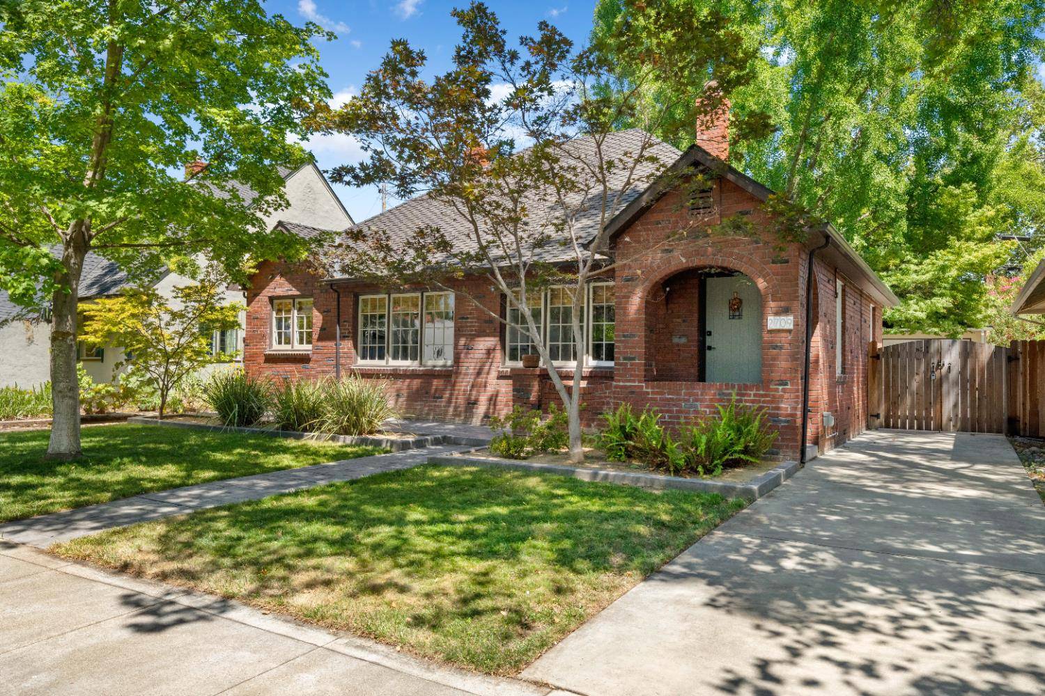 Sacramento, CA 95818,2709 Florence PL