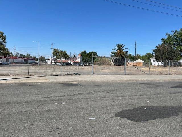 Sacramento, CA 95815,2546 Del Paso BLVD