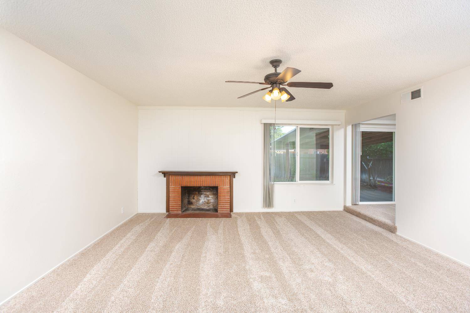 Sacramento, CA 95823,7030 3rd Pkwy