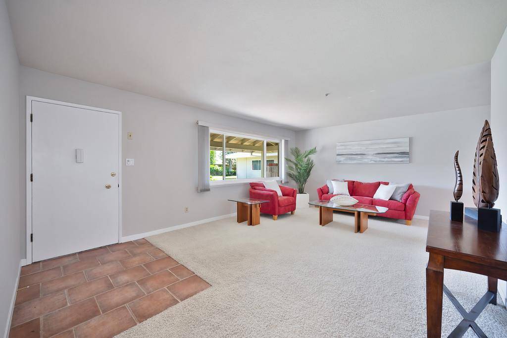 Sacramento, CA 95826,9141 Dupont WAY