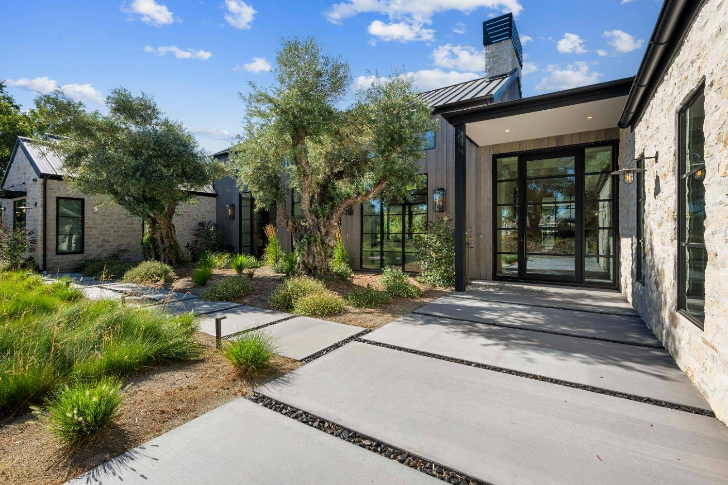 El Dorado Hills, CA 95762,8033 Rancho Cerros DR