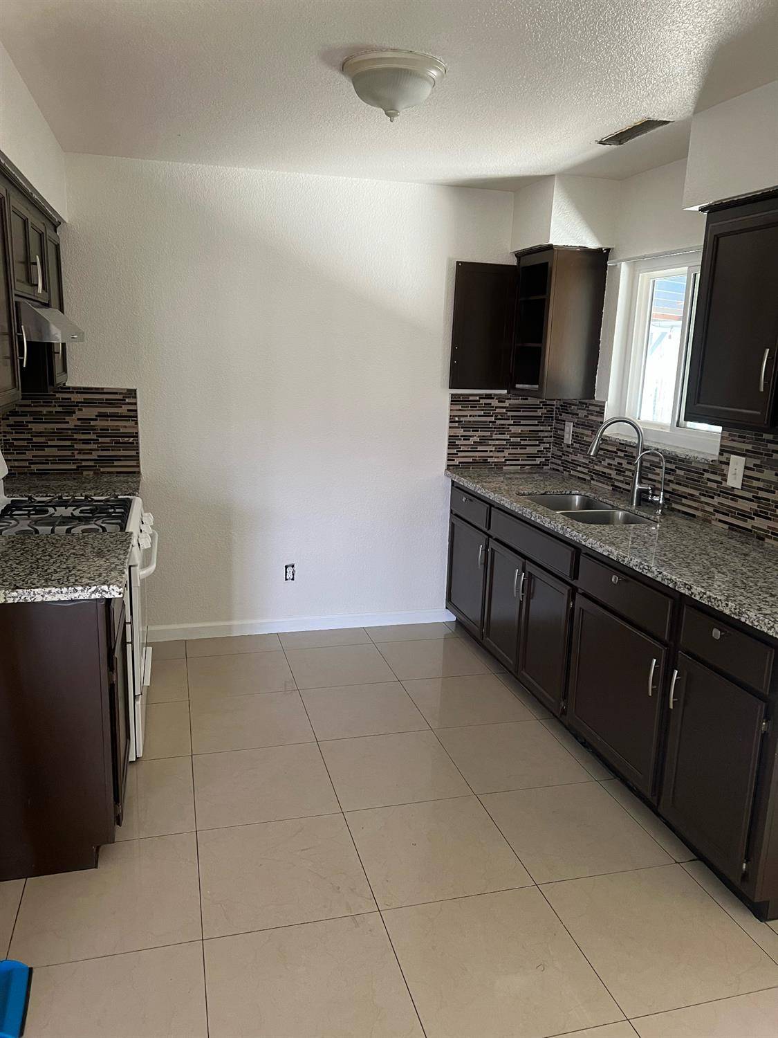 Merced, CA 95341,402 La Mesa ST