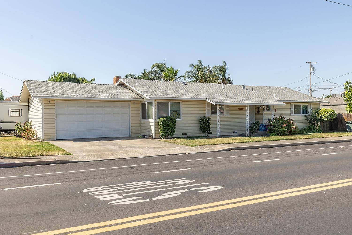 Oakdale, CA 95361,679 E D ST