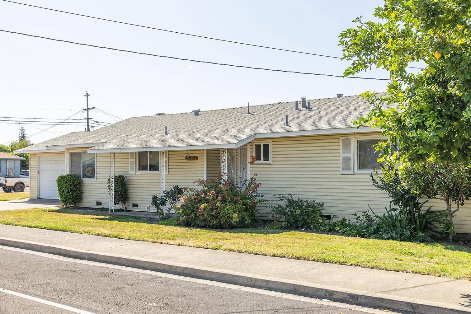 Oakdale, CA 95361,679 E D ST