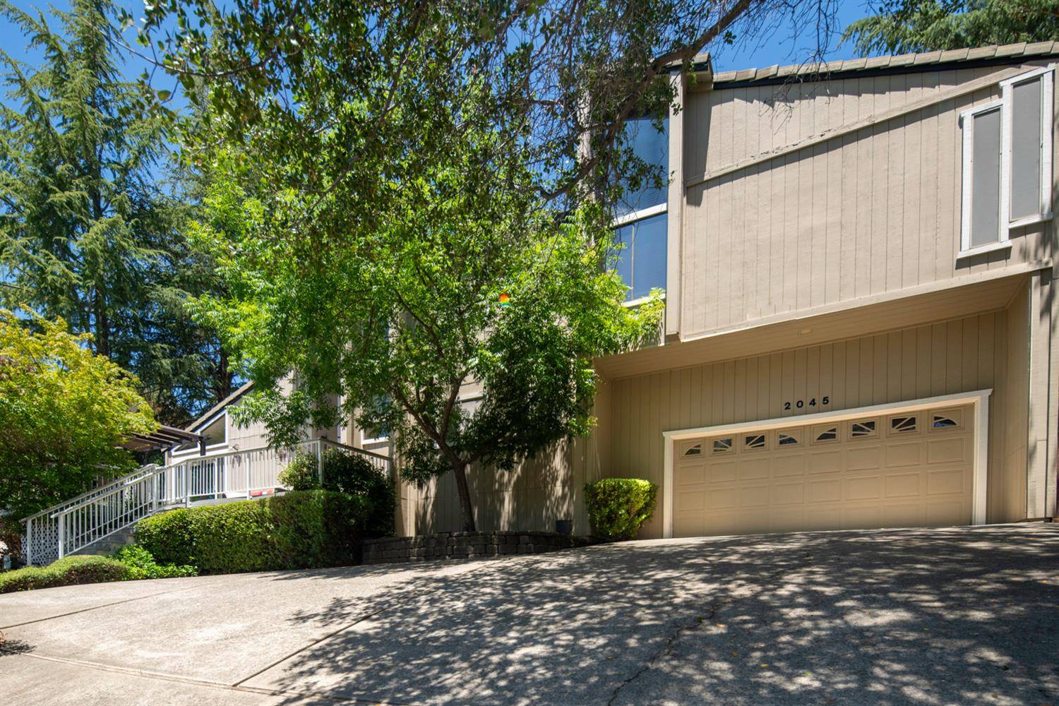 El Dorado Hills, CA 95762,2045 Vista Mar DR