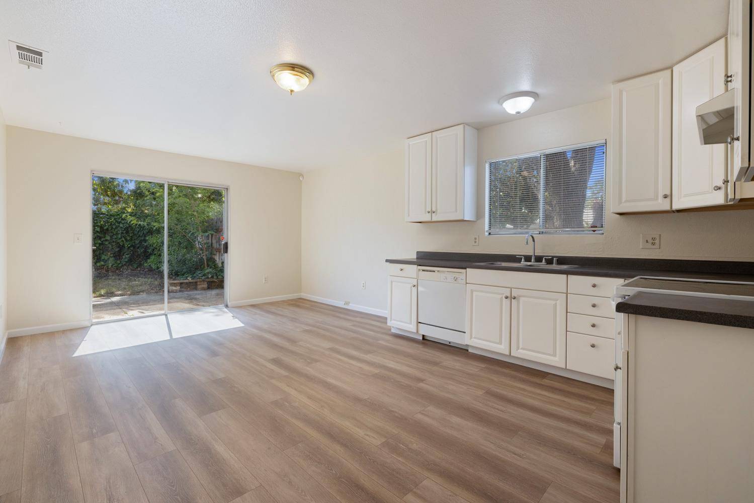Manteca, CA 95336,570 Camelia LN