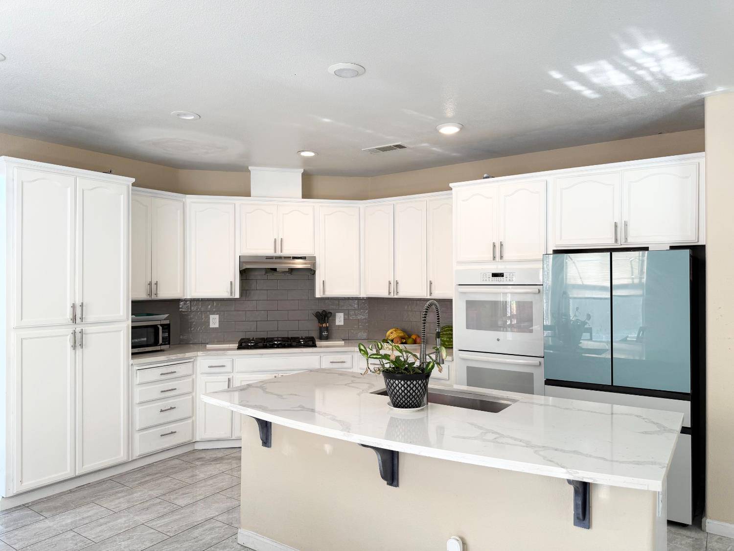 Manteca, CA 95337,737 Blausanne LN