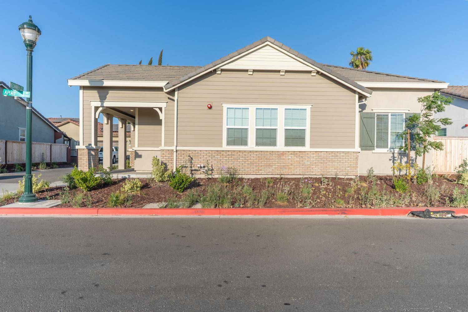 Hughson, CA 95326,1949 Apiary WAY