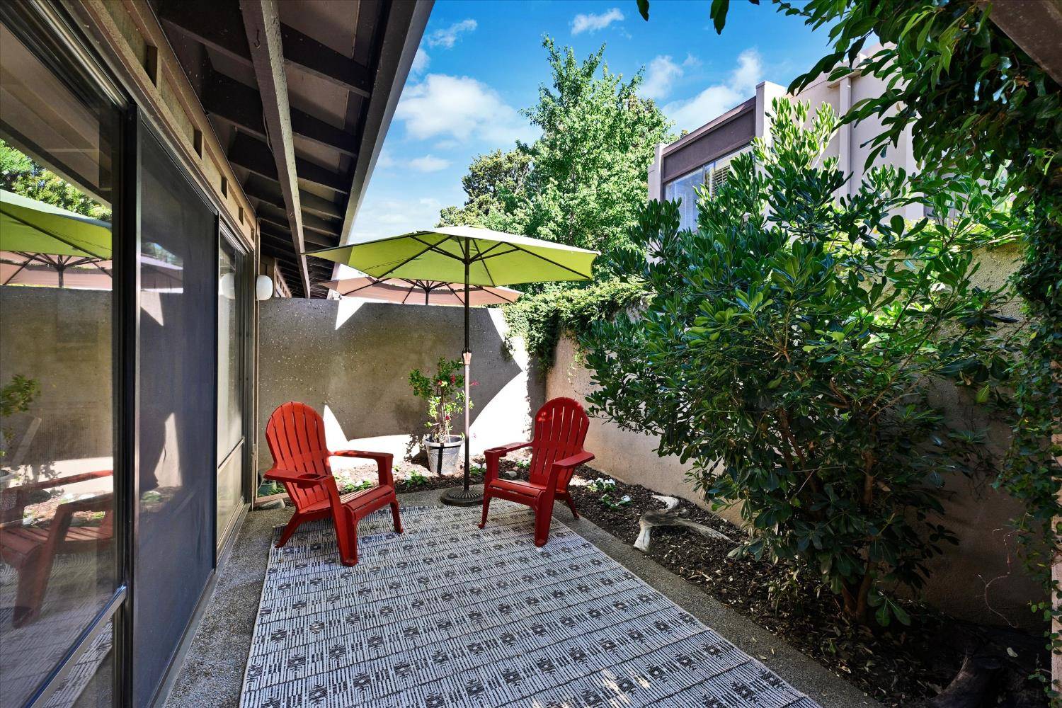 Sacramento, CA 95825,2266 Woodside Ln #5
