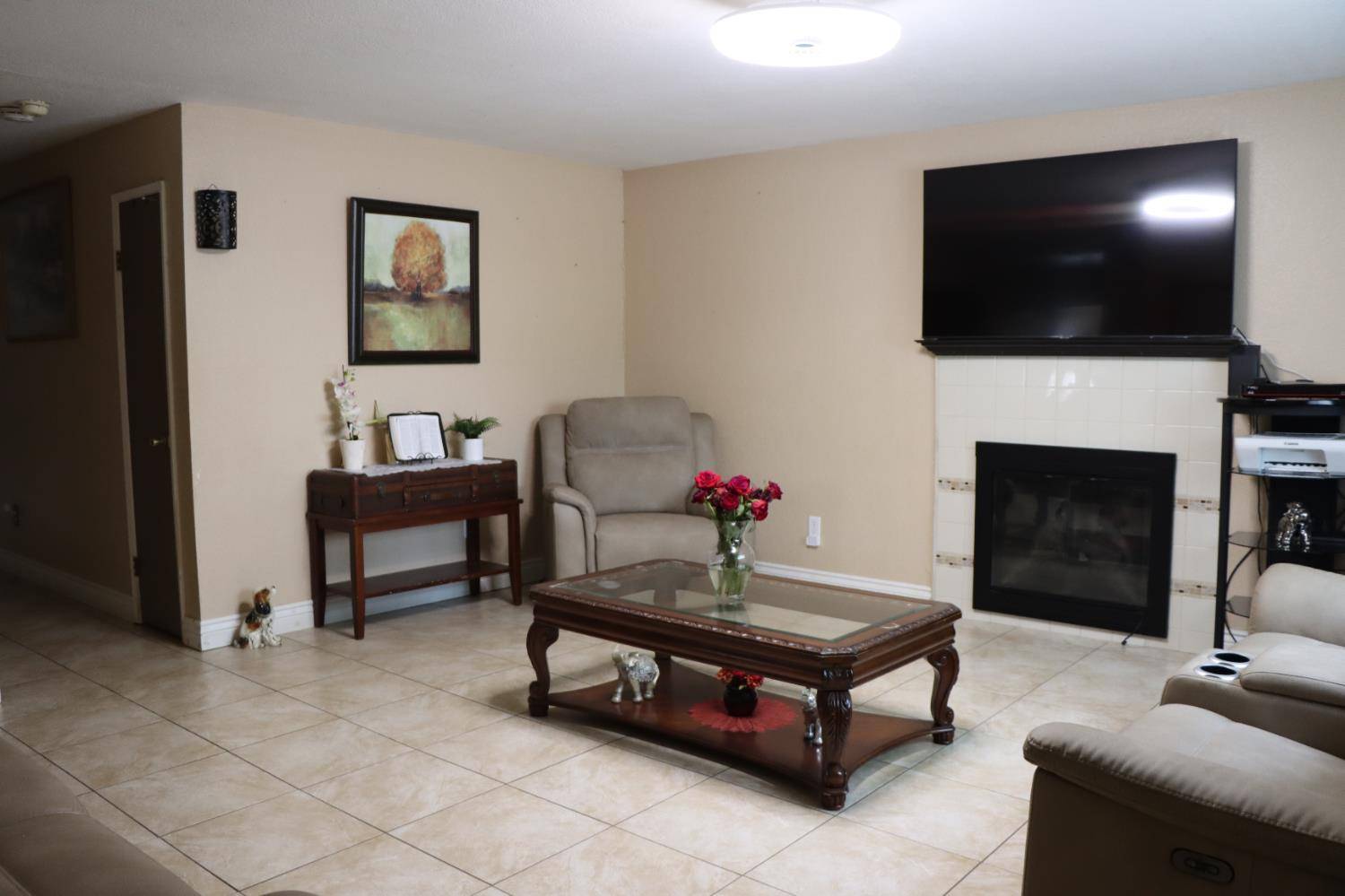 Patterson, CA 95363,216 Barros ST