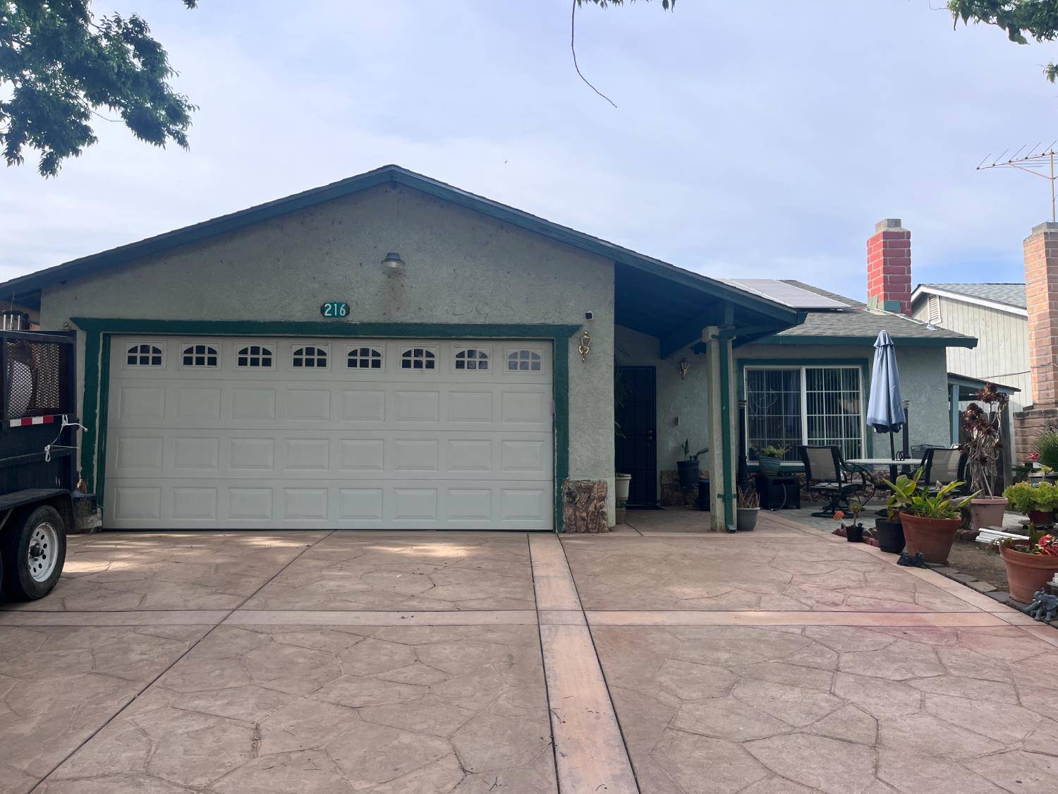 Patterson, CA 95363,216 Barros ST