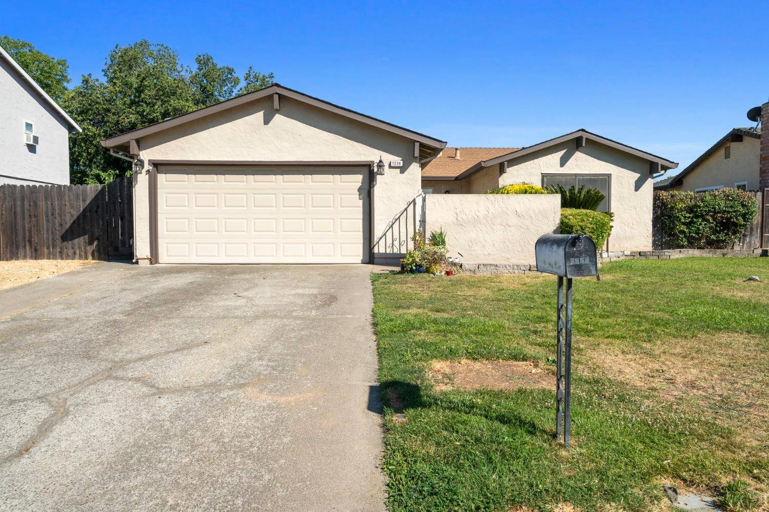Sacramento, CA 95842,7236 Candlestick WAY