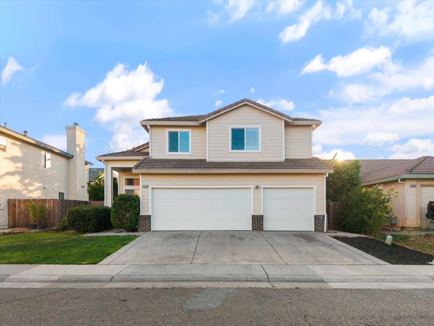 Sacramento, CA 95829,8292 Iron Gorge DR