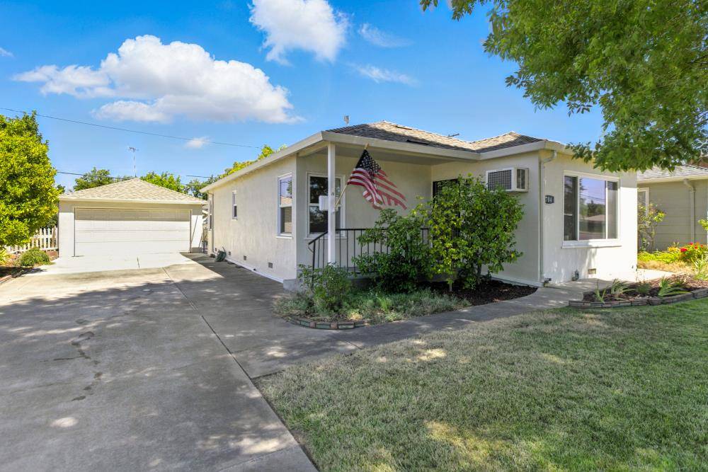 Lodi, CA 95240,704 S Hutchins ST