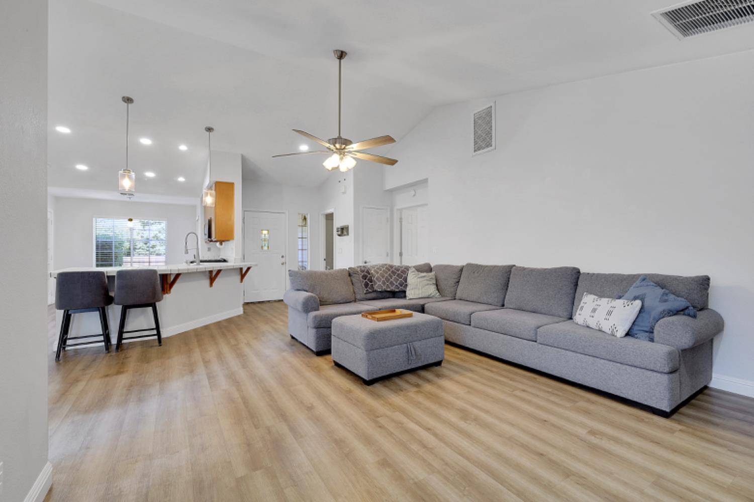 Carmichael, CA 95608,3105 Joellen CT
