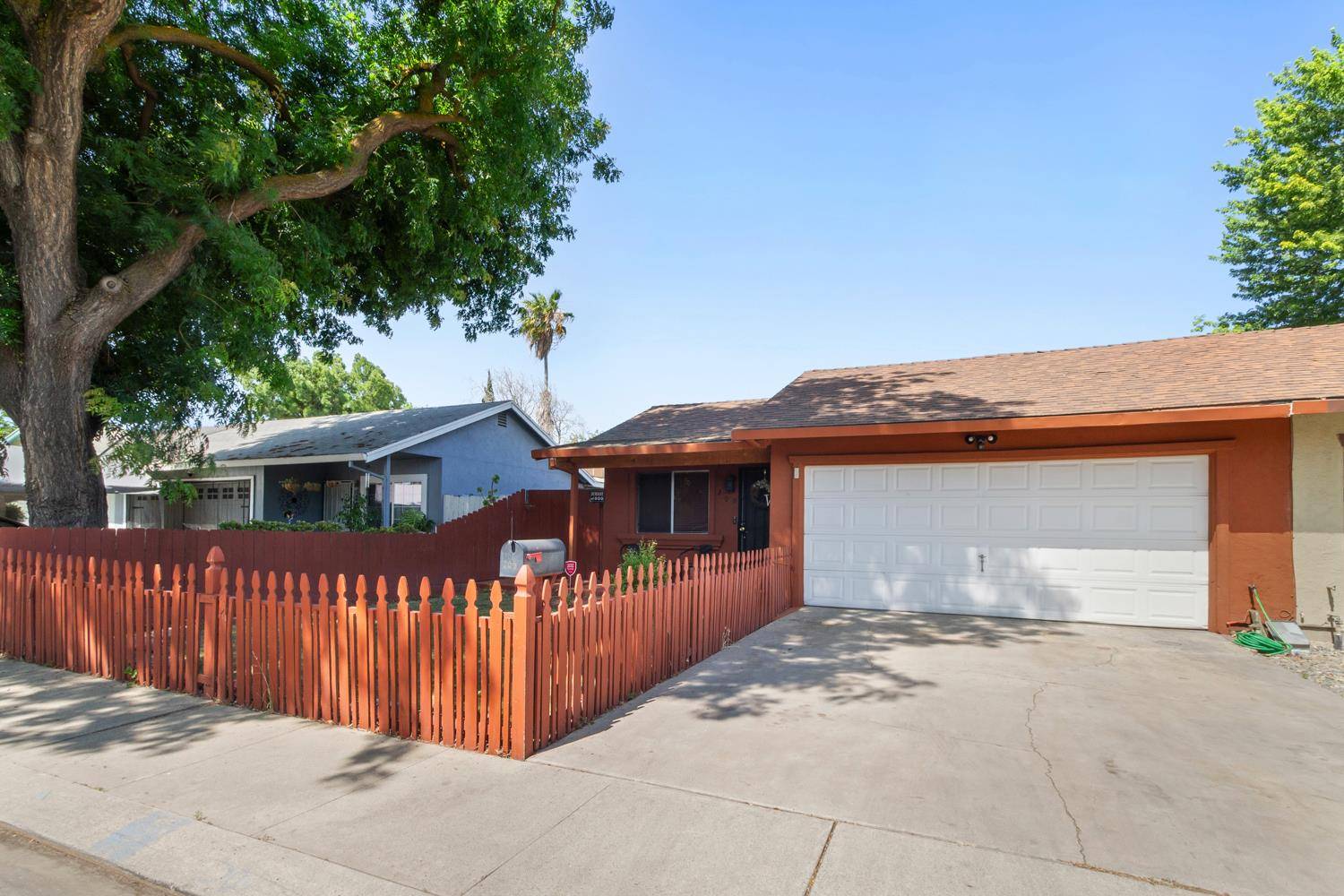 Modesto, CA 95354,209 Carmillita