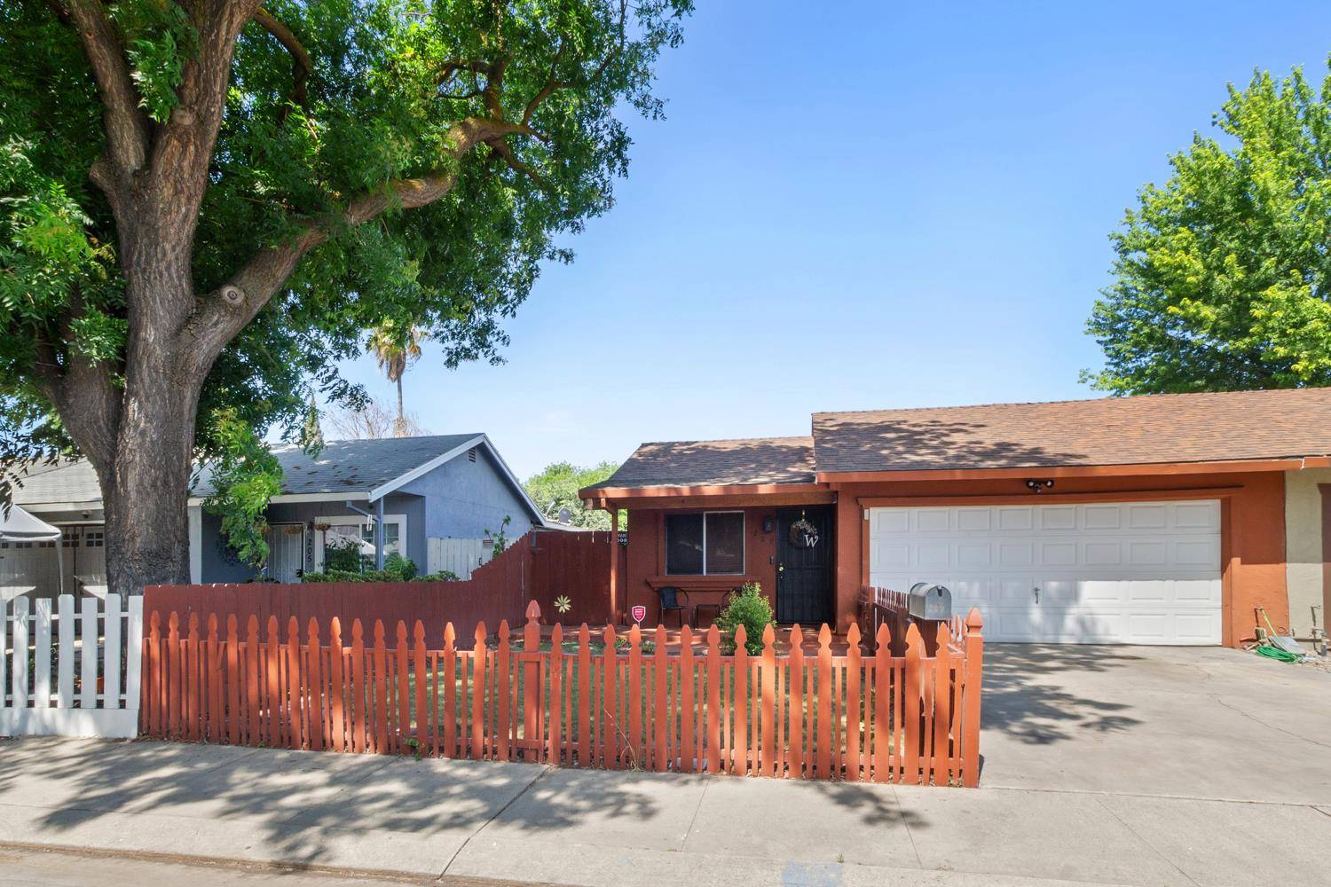 Modesto, CA 95354,209 Carmillita