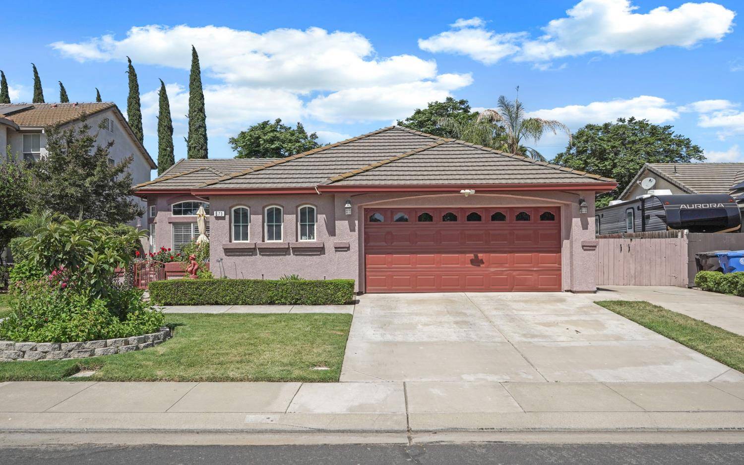 Manteca, CA 95337,573 Fribourg LN