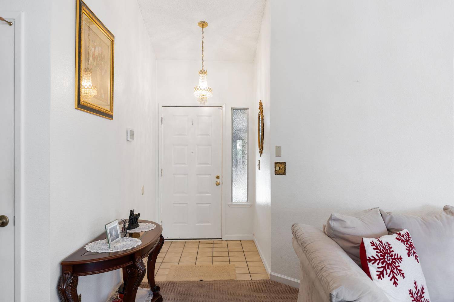 Sacramento, CA 95823,4068 De La Vina Way
