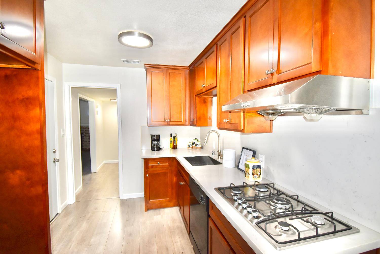 Sacramento, CA 95822,2111 Arliss WAY
