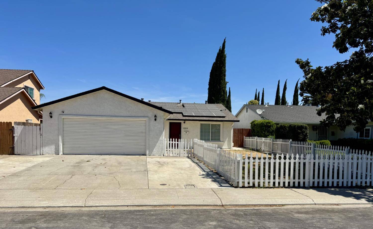 Manteca, CA 95337,1009 Wawona ST