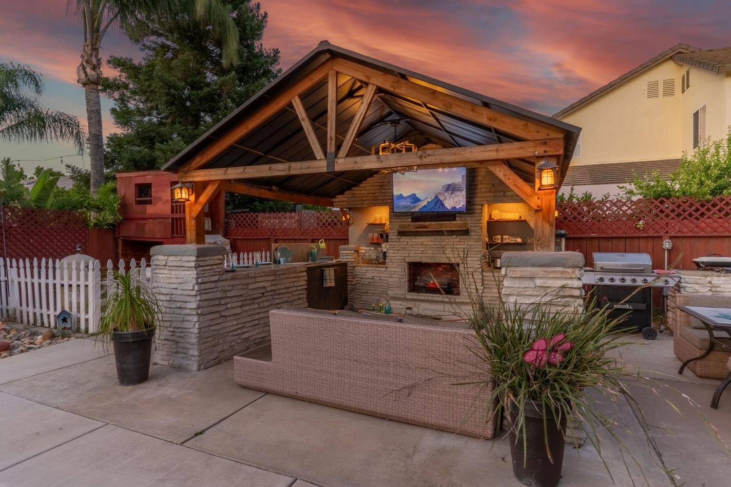 Manteca, CA 95336,1715 widmer LN