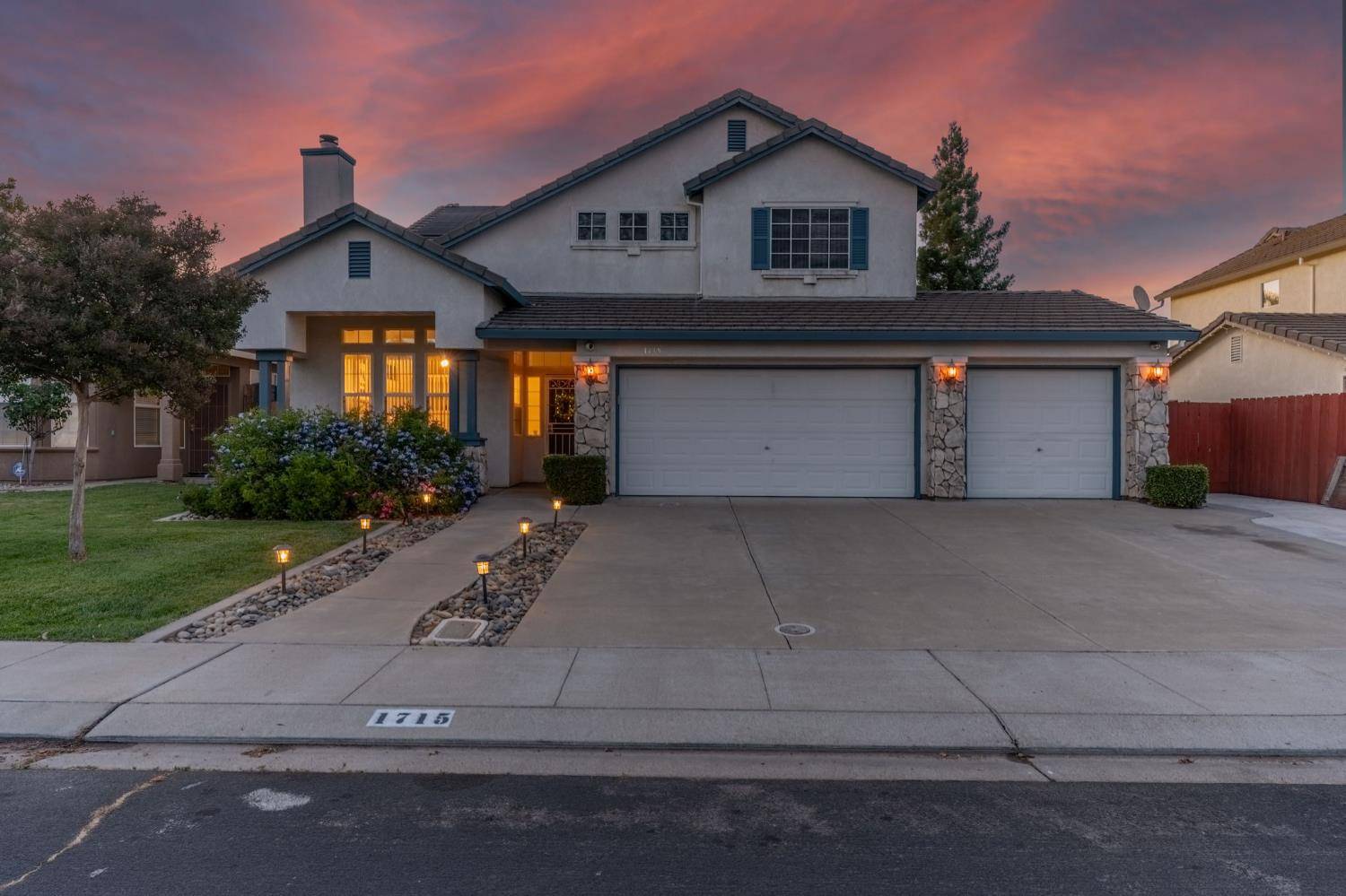 Manteca, CA 95336,1715 widmer LN
