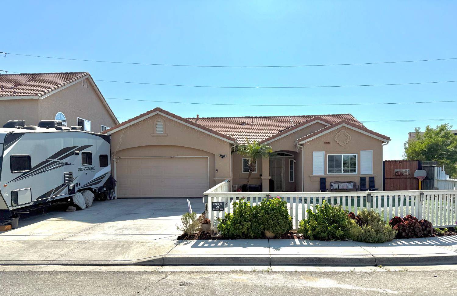 Los Banos, CA 93635,749 Rhone CT