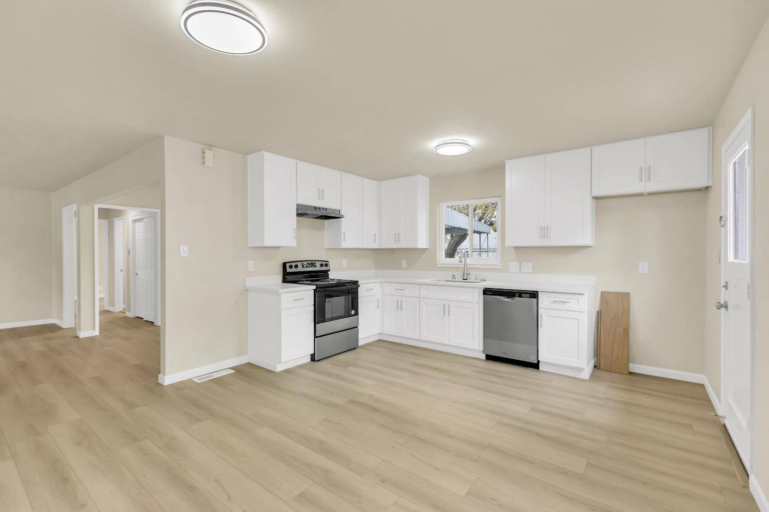 Sacramento, CA 95828,6404 Aliso WAY