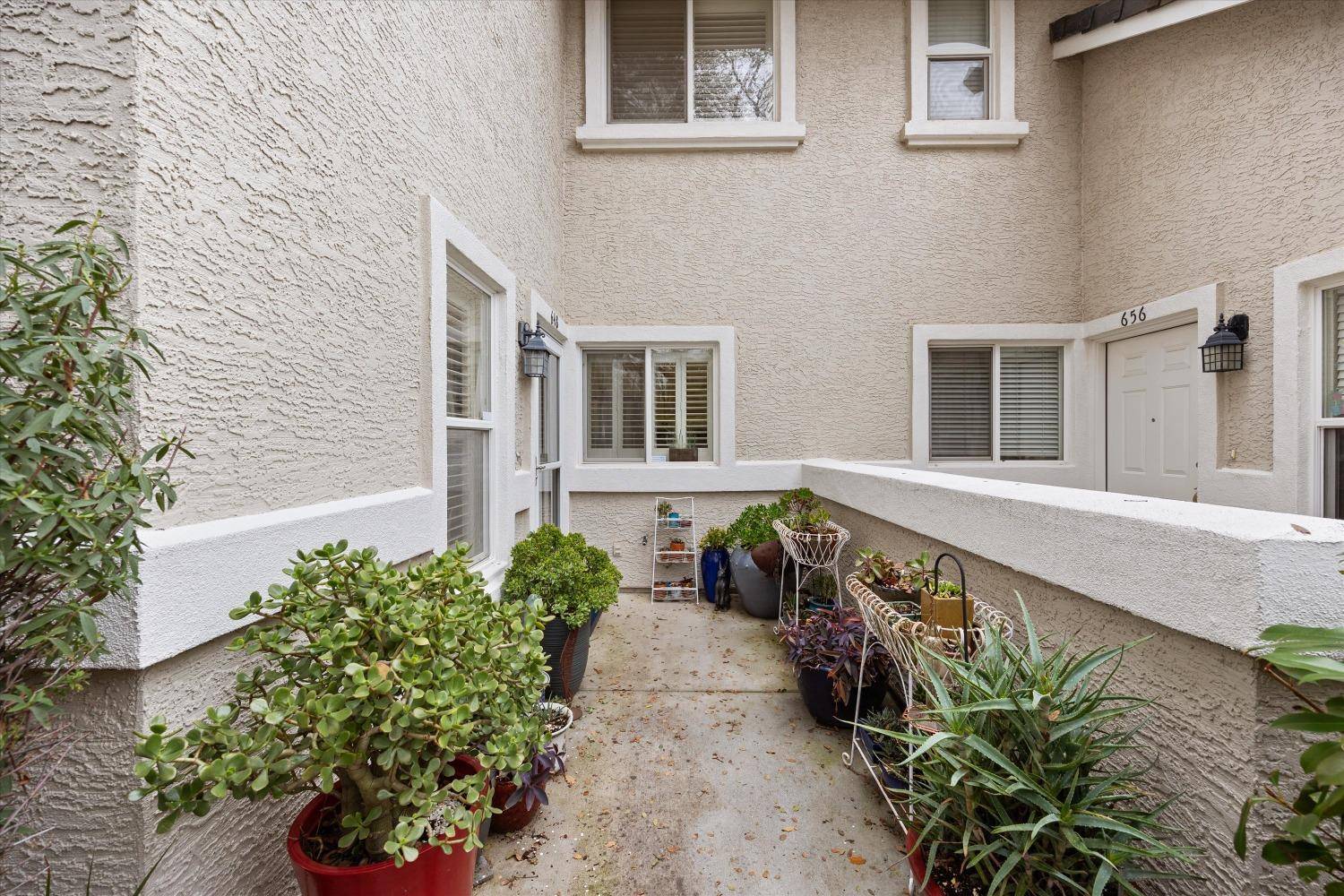Roseville, CA 95678,648 Shasta Oaks CIR