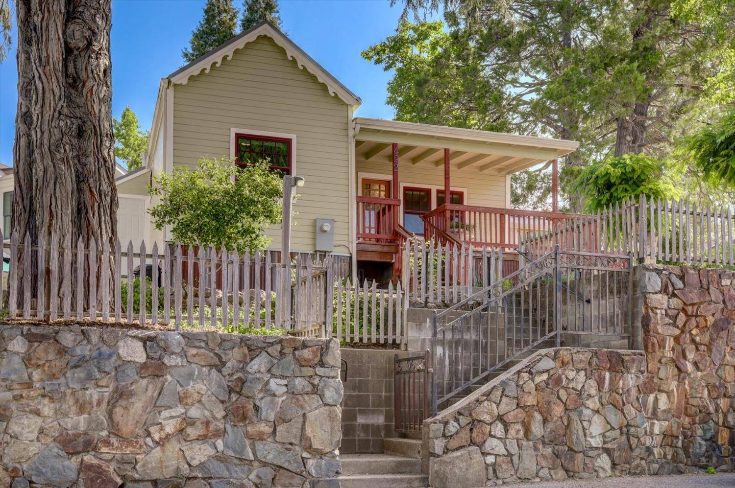 Nevada City, CA 95959,422 Spring ST