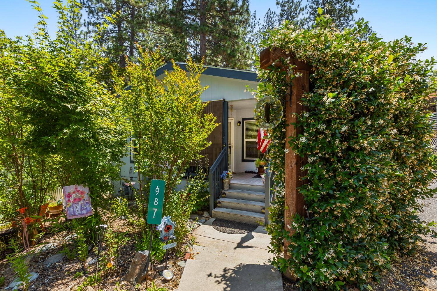 Grass Valley, CA 95945,987 Pampas DR