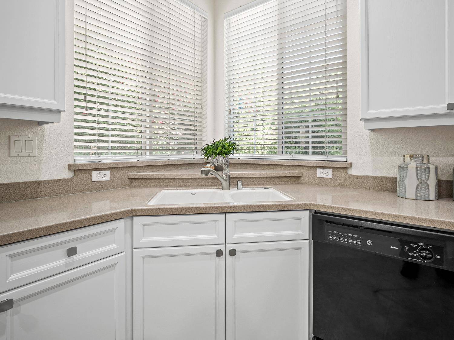 El Dorado Hills, CA 95762,3806 Park DR