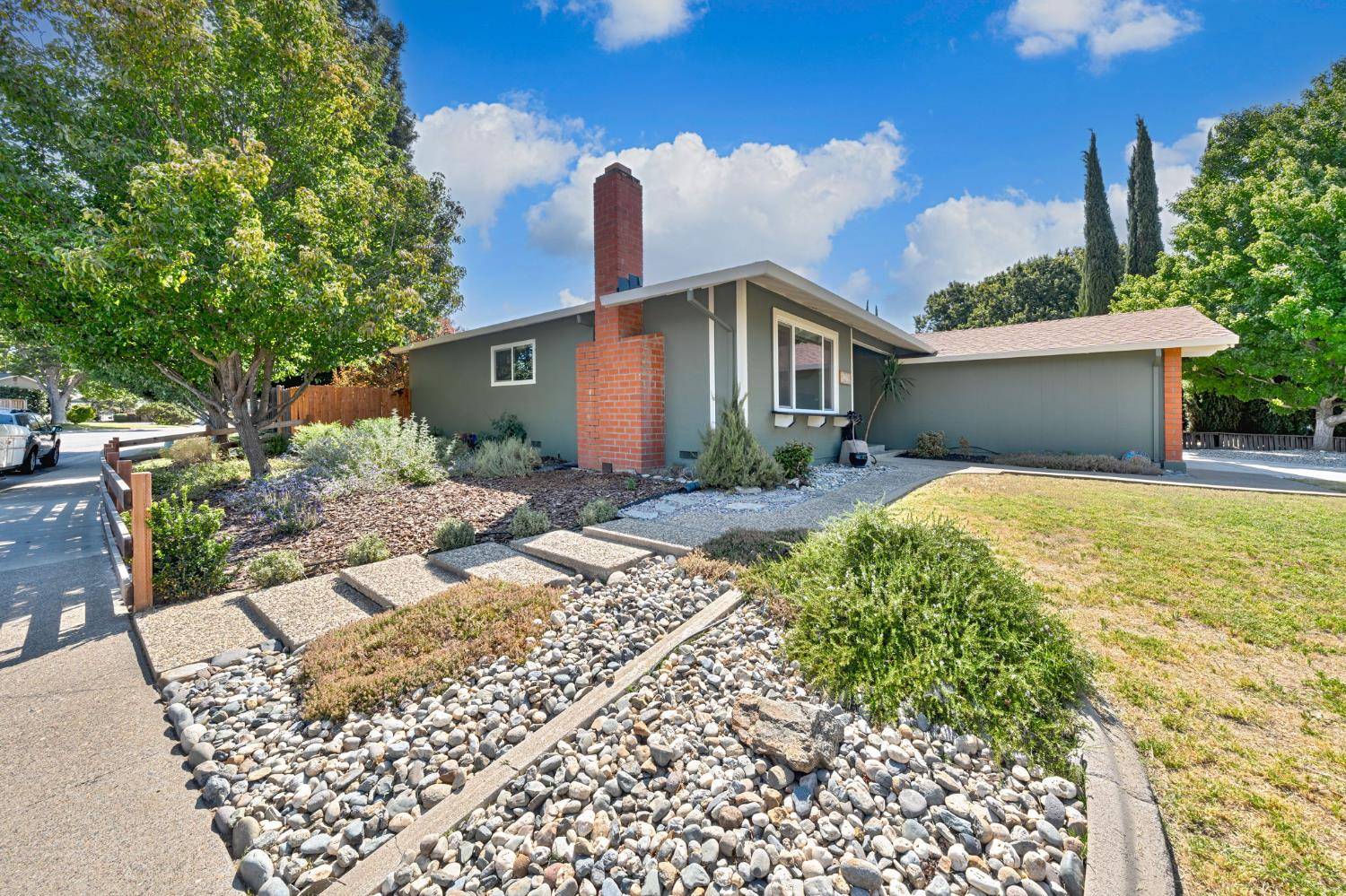 Sacramento, CA 95826,8644 Royalglen Way