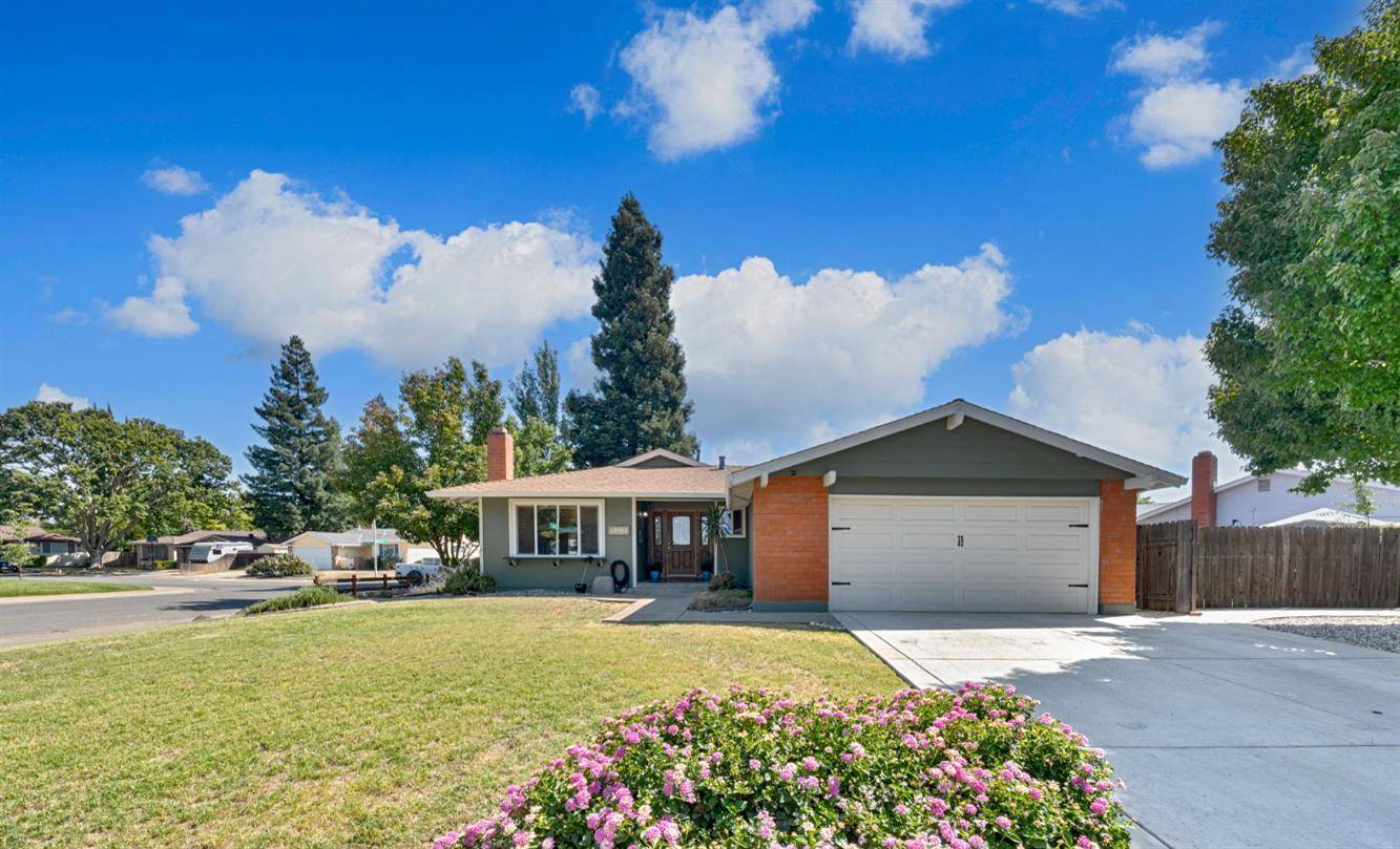 Sacramento, CA 95826,8644 Royalglen Way