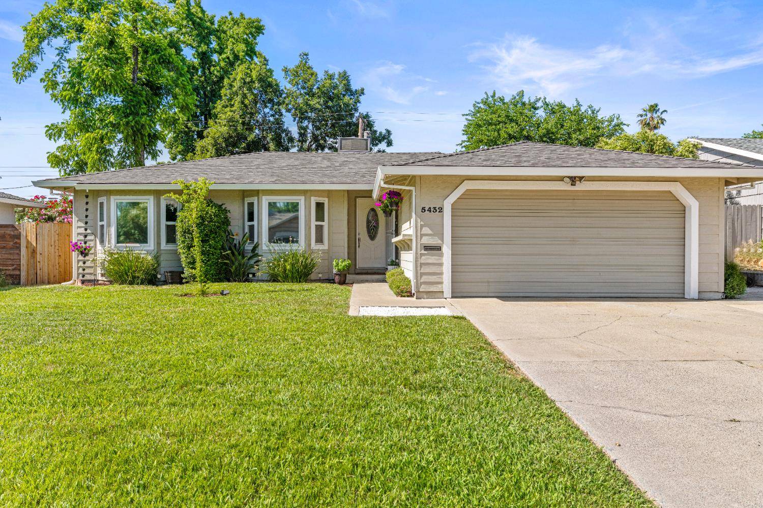 Carmichael, CA 95608,5432 Hesper WAY