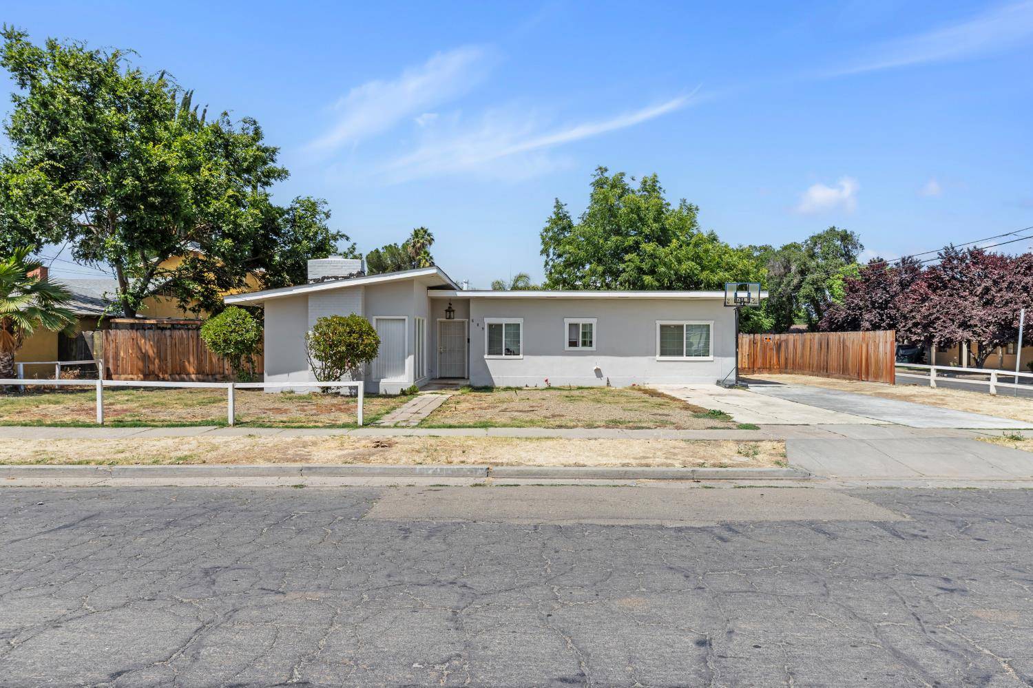 Merced, CA 95340,889 E E 23rd street