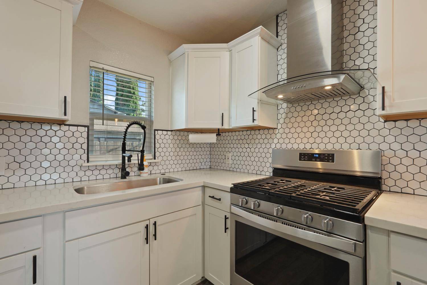 Lodi, CA 95240,536 E Locust ST #1/2