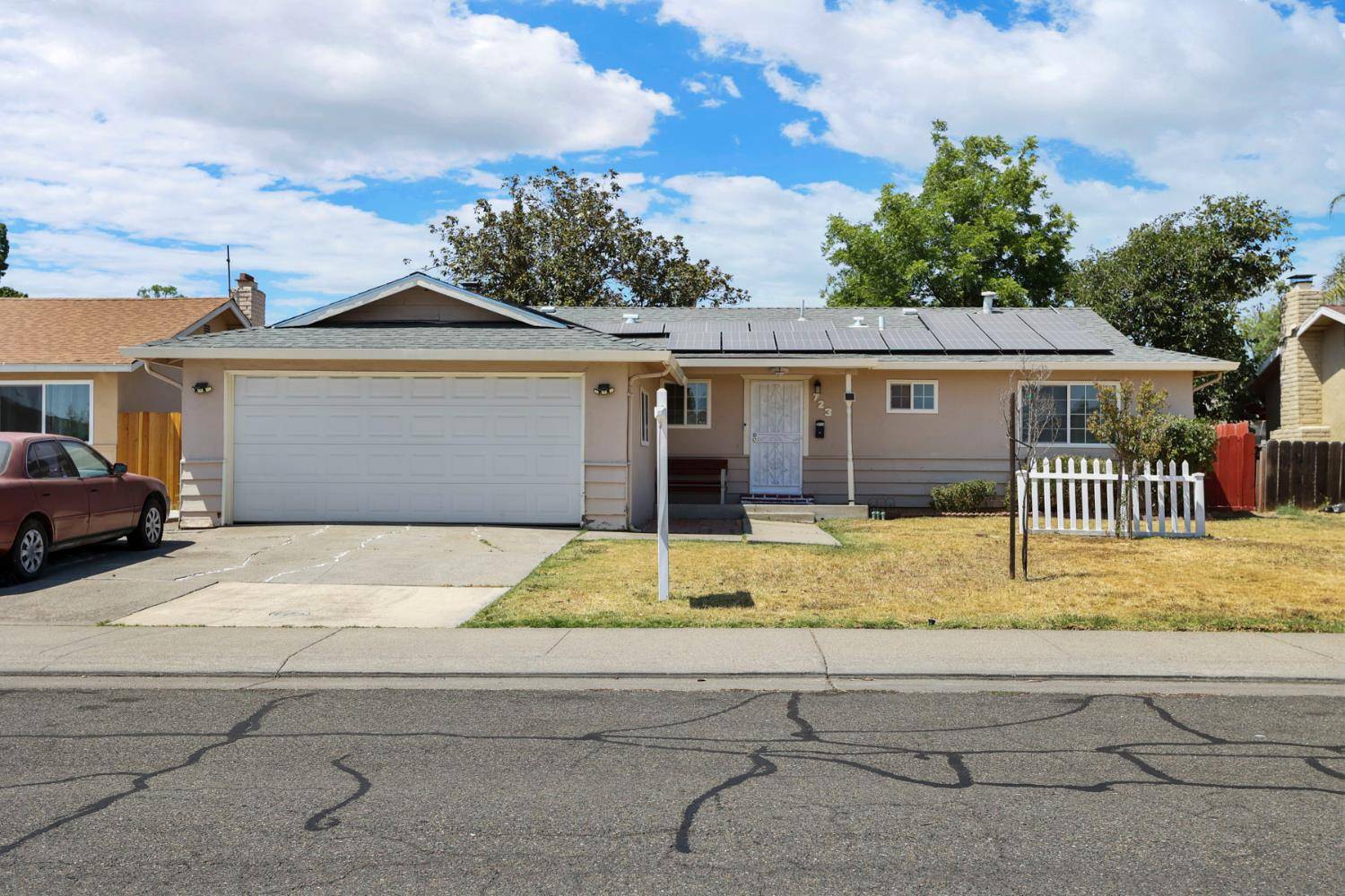 Stockton, CA 95210,723 Clinton DR