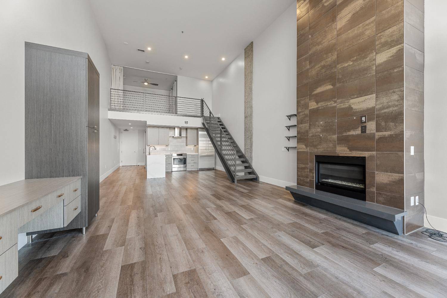 Sacramento, CA 95811,1818 L ST #807
