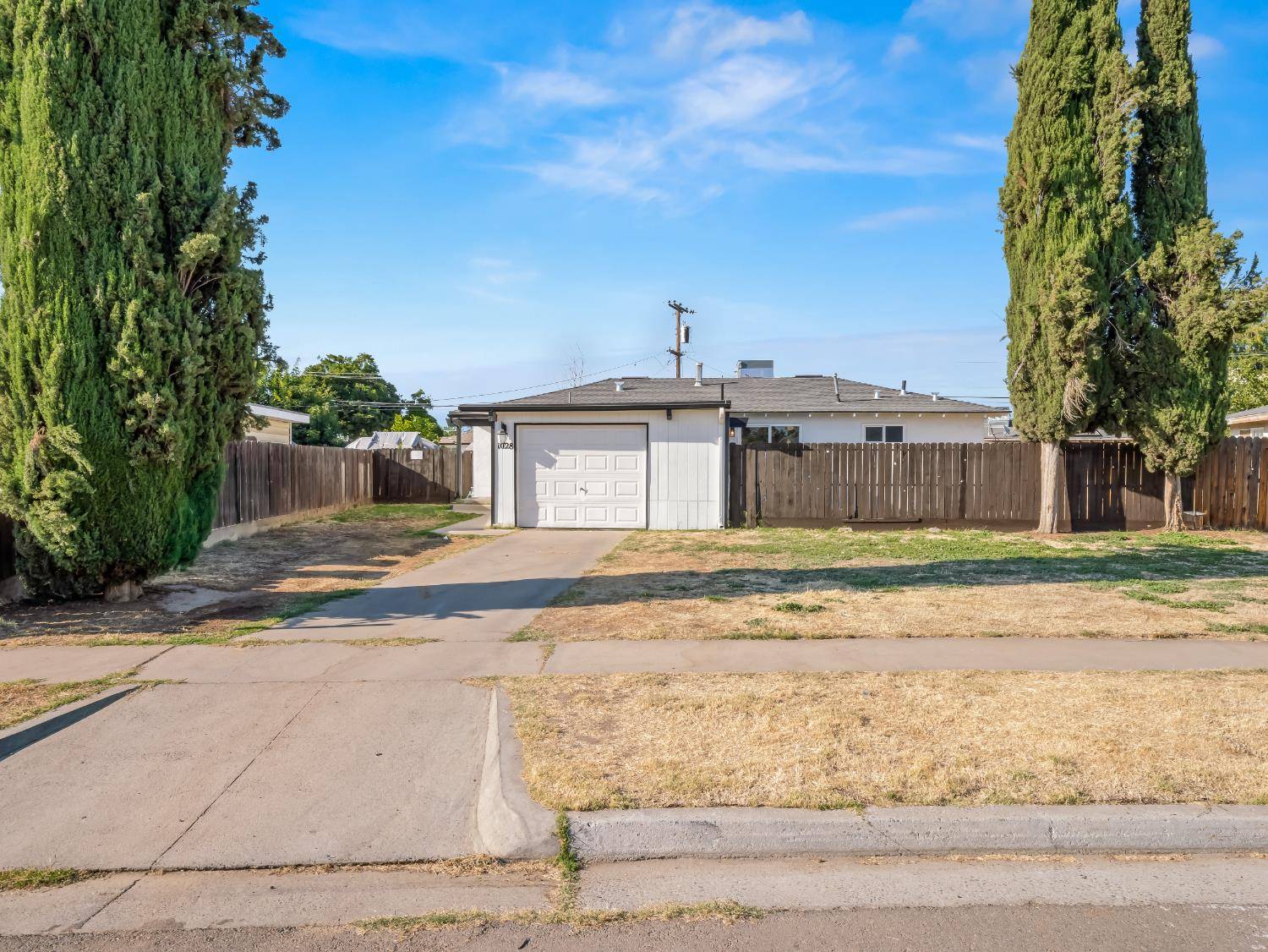 Fresno, CA 93705,1028 W Holland AVE