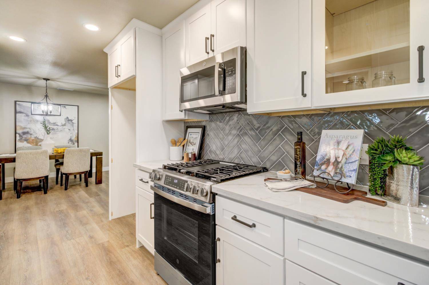 Carmichael, CA 95608,5512 Vahalla DR